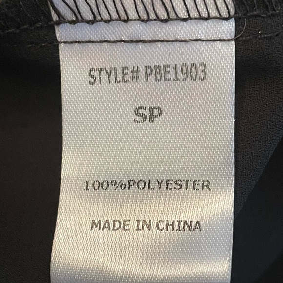 Papermoon woman’s black petal sleeve top, size small petite - Picture 6 of 7